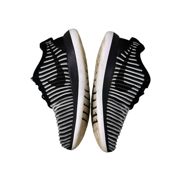 Nike Womens Roshe Two Flyknit Black and White Striped Sneakers in Size US 7.5 - Picture 7 of 9